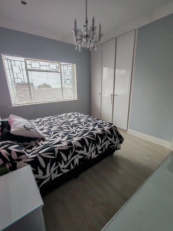 4 Bedroom Property for Sale in Parkside Eastern Cape